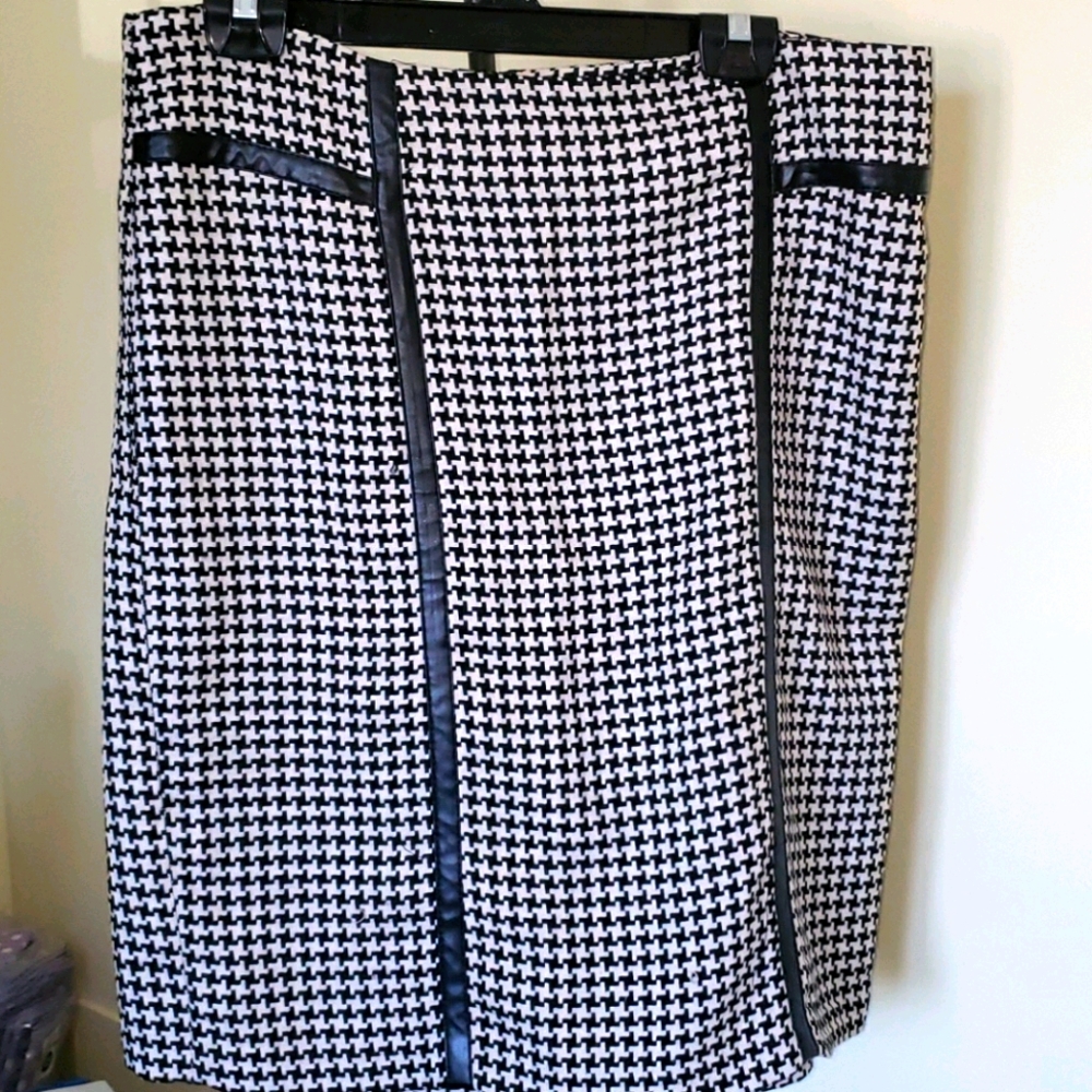 Women short skirt